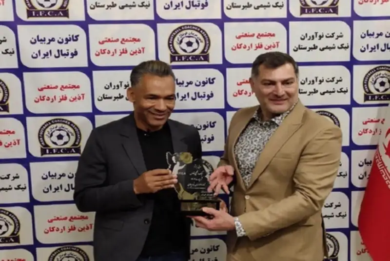 عنوان مربی برتر شهریورماه فوتبال ایران به مواریس رسید