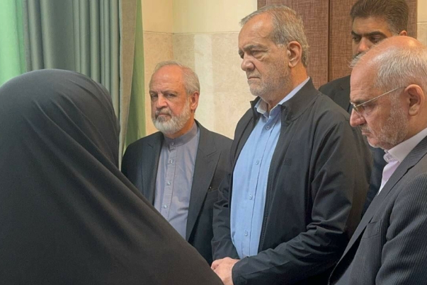 הנשיא פזשכיאן מבקר את הפצועים בתקרית הטרור בלבנון
