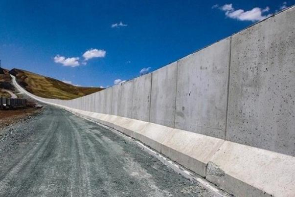 دیوارکشی 10 کیلومتری در مرز ایران و افغانستان/50 کیلومتر آماده دیوارگذاری