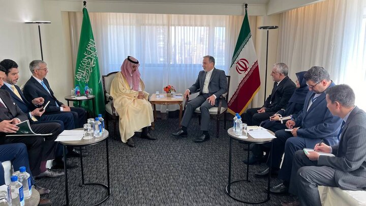 Iranian, Saudi FMs meet in New York, discuss ties, key regional issues