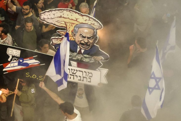 הפגנה זועמת מול מטה נתניהו בדרישה לעסקת חליפין עם חמאס