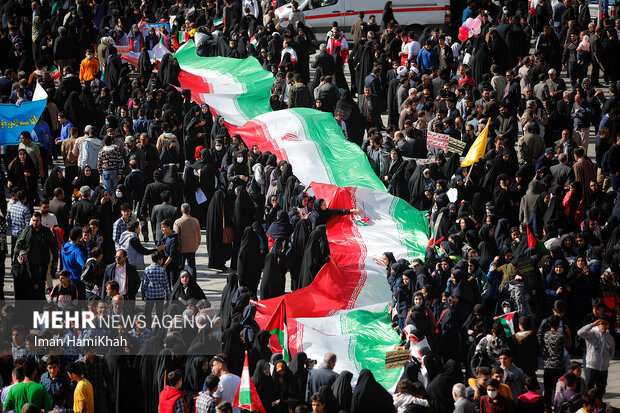 Iranians commemorating nat'l day of fighting Global Arrogance