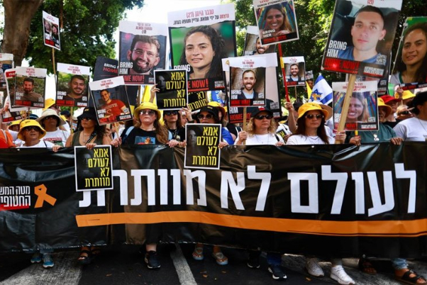 משפחות אסירי הכיבוש מאשימות את נתניהו בבגידה בעסקת החליפין