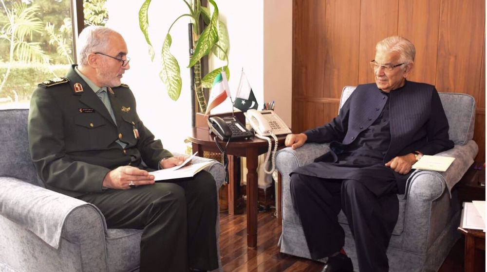 Iran, Pakistan resolute on boosting defense, military cooperation