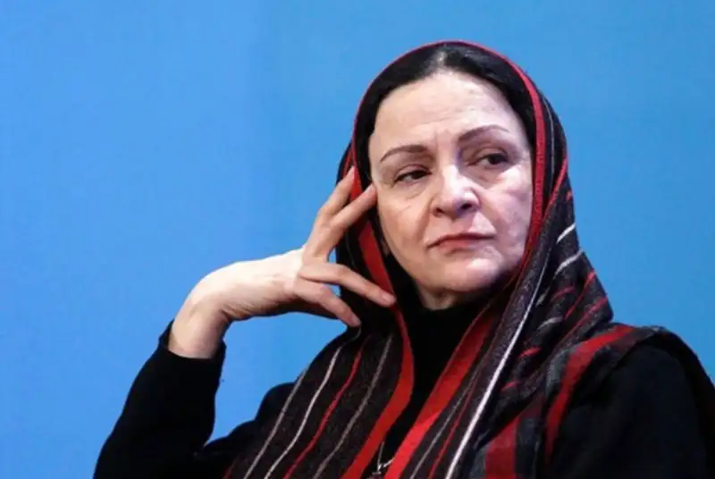 بازگشت گلاب آدینه با نمایشی زنانه به صحنه
