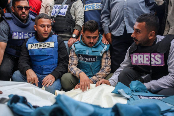 عدد الصحفيين الشهداء في قطاع غزة يرتفع الى 195