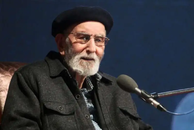 محمد علی موحد به دلیل التهاب ریوی بستری است