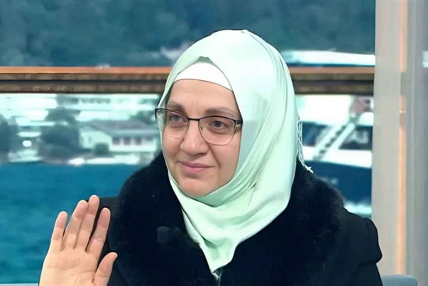 عائشة الدبس؛ أداة إعلانية أم رمز للتغيير الحقيقي؟