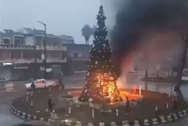 הפגנות זועמות בדמשק לאחר שריפת עץ חג המולד הנוצרי