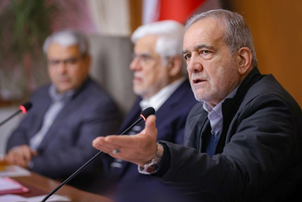 پزشکیان: اگر نگاهمان را به دیگران بدوزیم، نمی‌توانیم پیشرفت کنیم