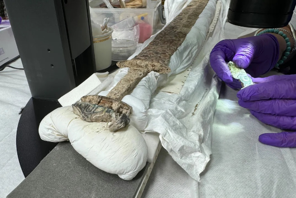 英国发现盎格鲁撒克逊剑
