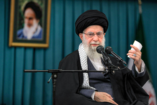 قائد الثورة يستقبل اليوم جمعا من مسؤولي البلاد وسفراء الدول الاسلامية