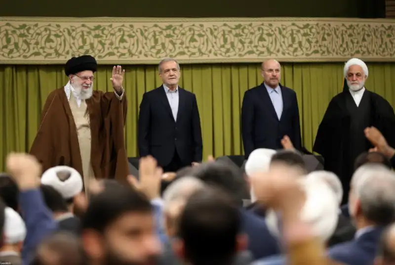 گزارش تصویری| دیدار مسئولان نظام و سفرای کشورهای اسلامی با رهبر انقلاب