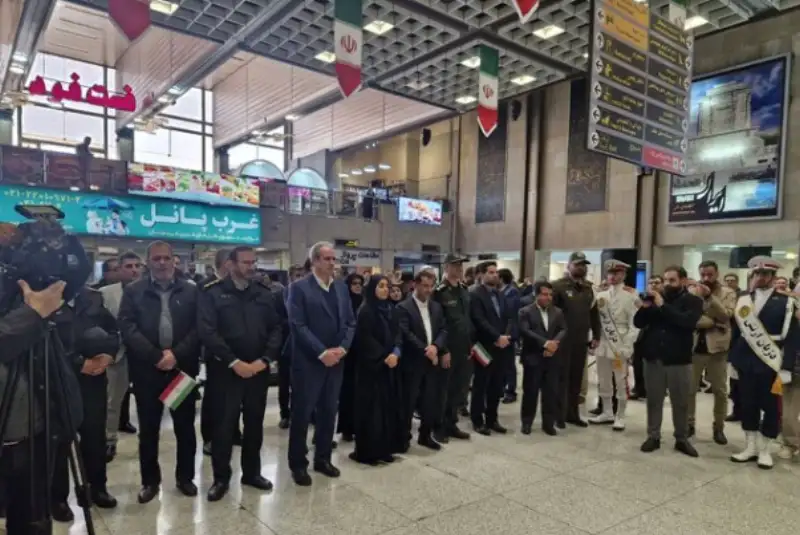 برگزاری مراسم نمادین ورود رهبر کبیر انقلاب اسلامی به میهن