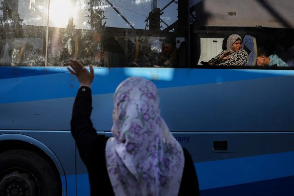 "מנה ראשונה" של 50 פצועים וחולים פלסטינים שהועברו מעזה למצרים דרך מעבר רפיח