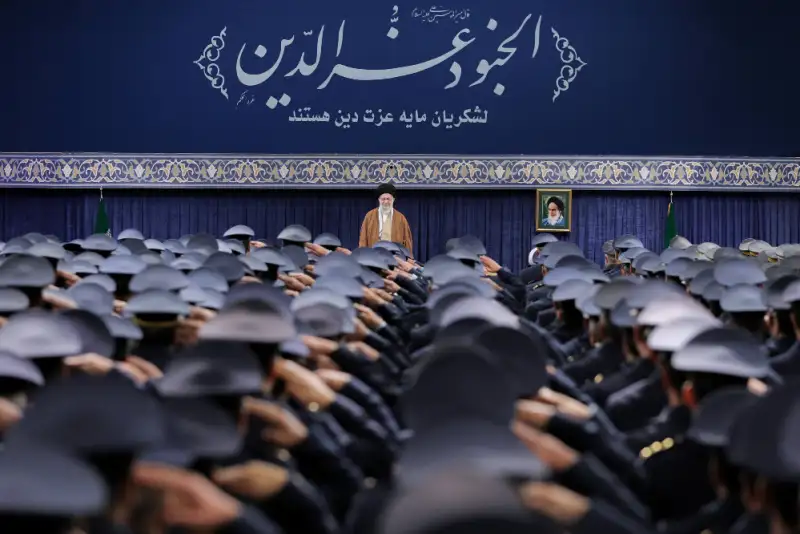 رهبر انقلاب: نباید با آمریکا مذاکره کرد/تهدیدمان بکنند، تهدیدشان می‌کنیم
