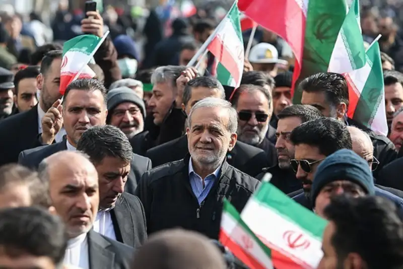 پزشکیان: خواب دشمنان برای ملت ایران با درایت رهبر انقلاب و حضور مردم تعبیر نمی‌شود