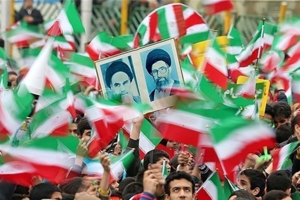 نمایش اقتدار ملی در شرایط پیچیده بین‌المللی