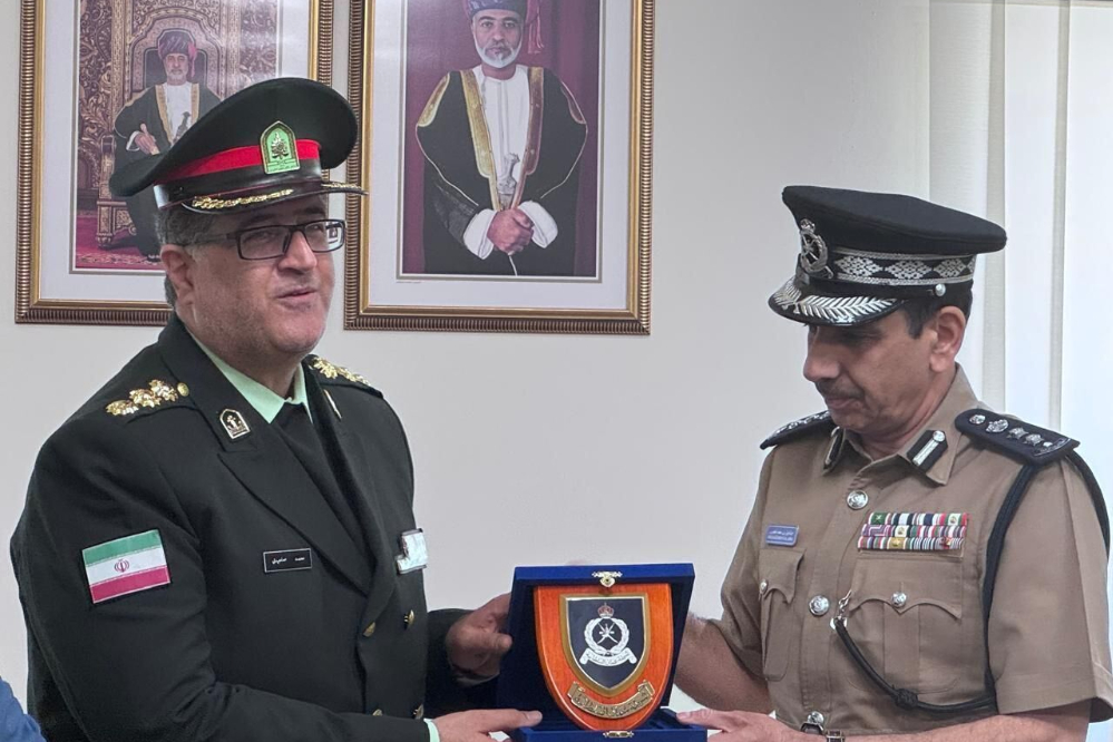 إيران وسلطنة عمان تعززان التعاون لترسيخ الأمن البحري