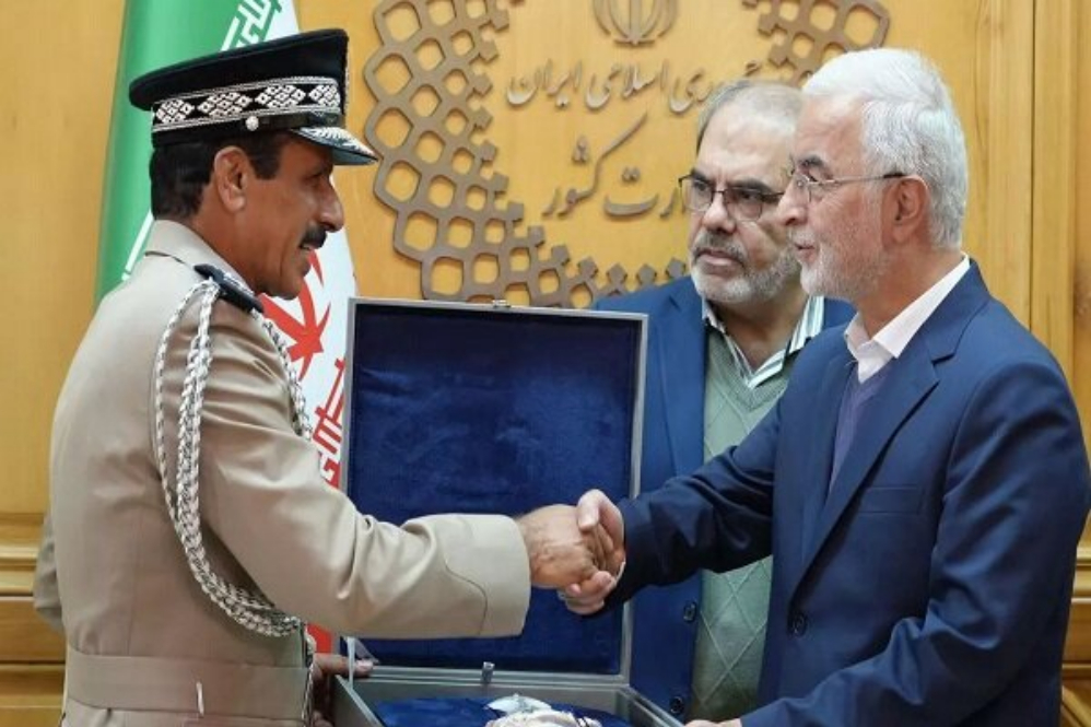مؤمنی: امنیت منطقه با کمک همسایگان تأمین می‌شود