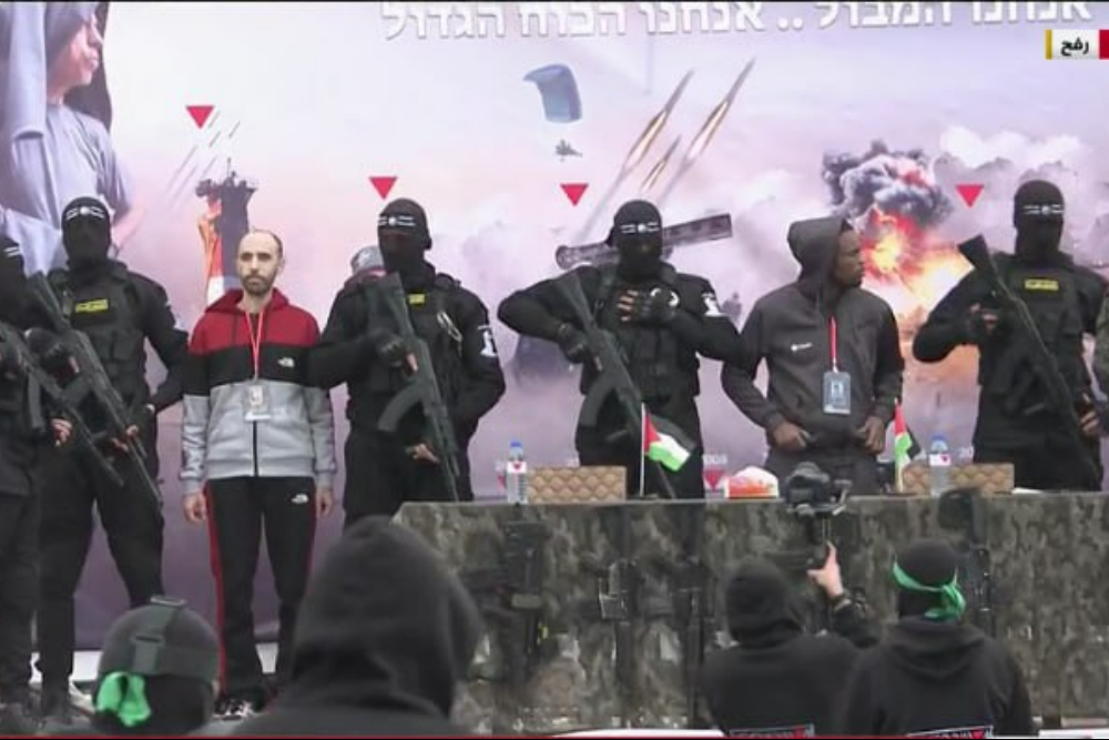 במנה השביעית/ ההתנגדות בעזה מעבירה 6 אסירים לכיבוש