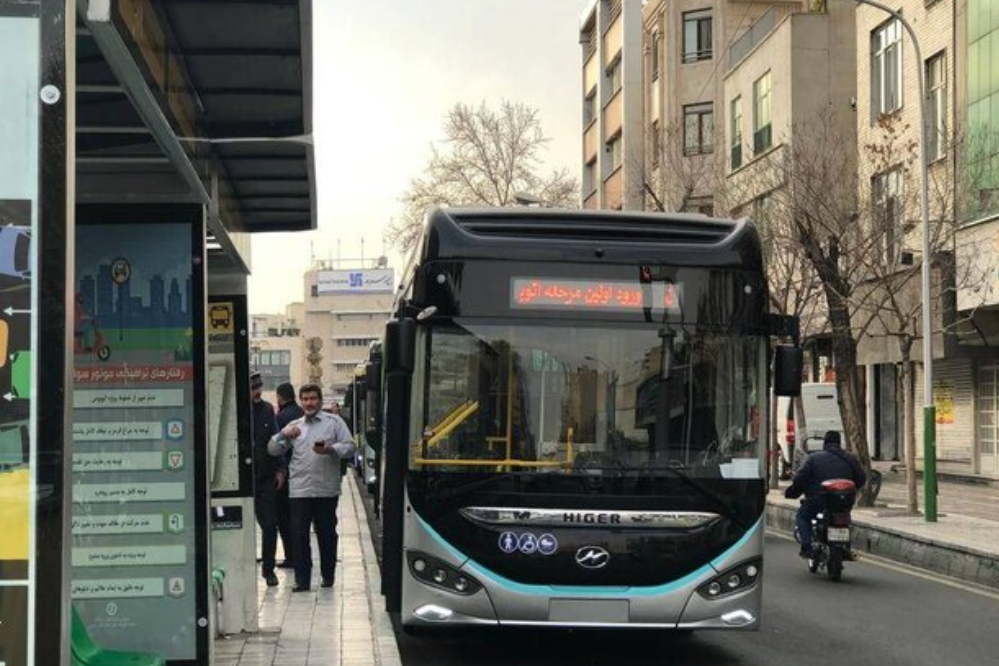 德黑兰 35 条线路投入使用电动公交车