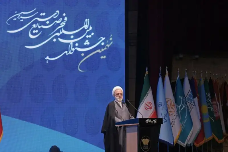 اژه‌ای: گردشگری در تقویت بنیه اقتصادی کشور  نقش قابل توجهی دارد