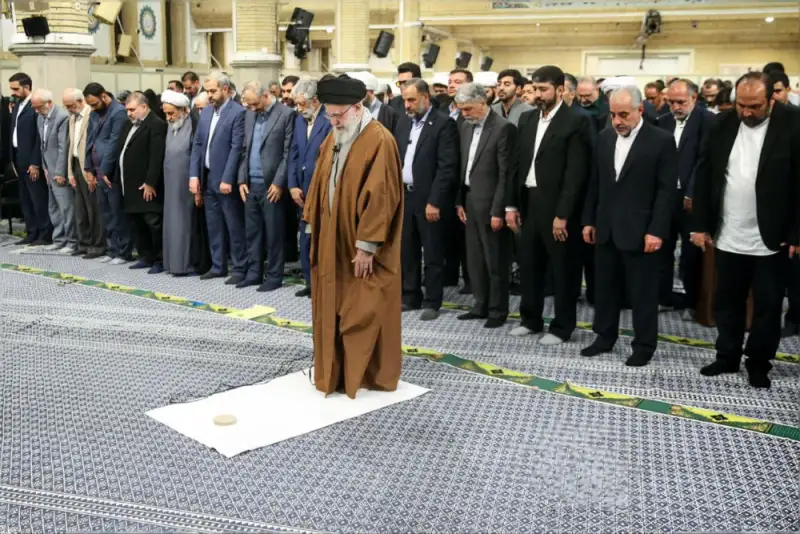 گسترش شاعران متعهد و انقلابی جوان امید‌آفرین است