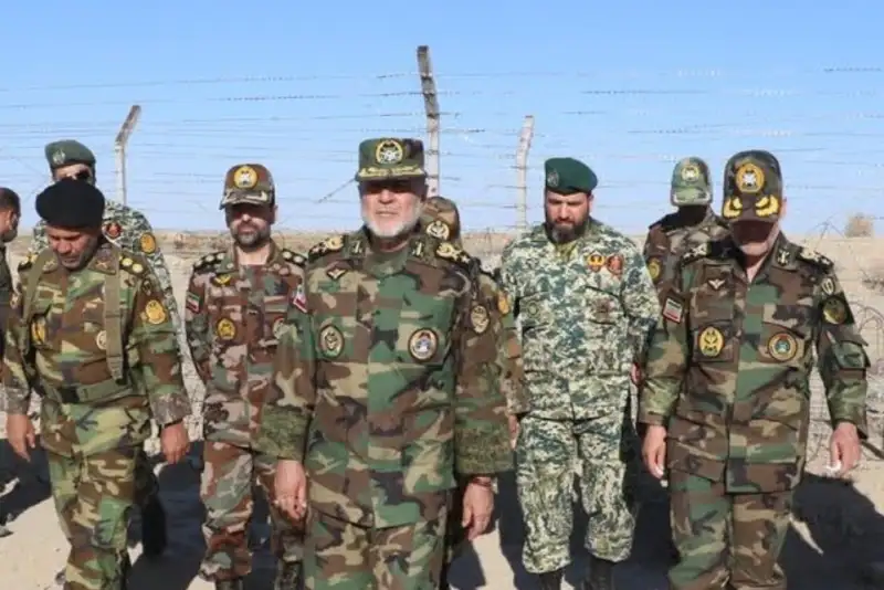 بازدید سرزده فرمانده نیروی زمینی ارتش از پروژه انسداد مرزی سیستان و بلوچستان