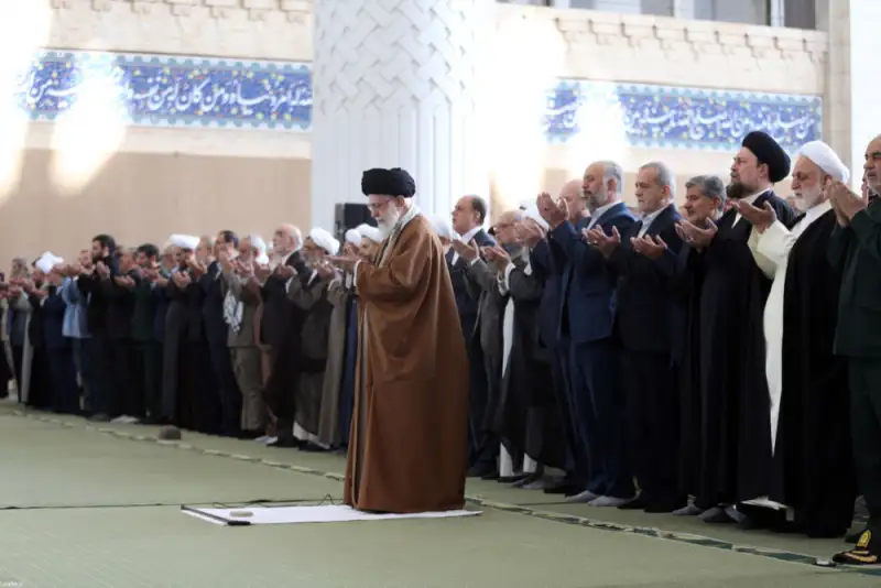 گزارش تصویری |  اقامه نماز عید فطر به امامت رهبر معظم انقلاب