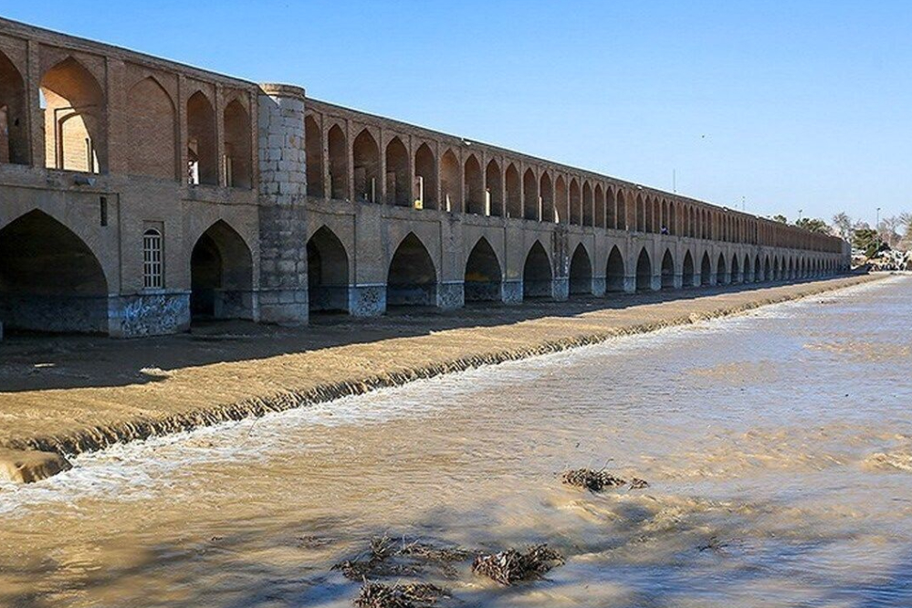آب جاری در زاینده رود، دل یزدی ها را بیشتر سوزاند