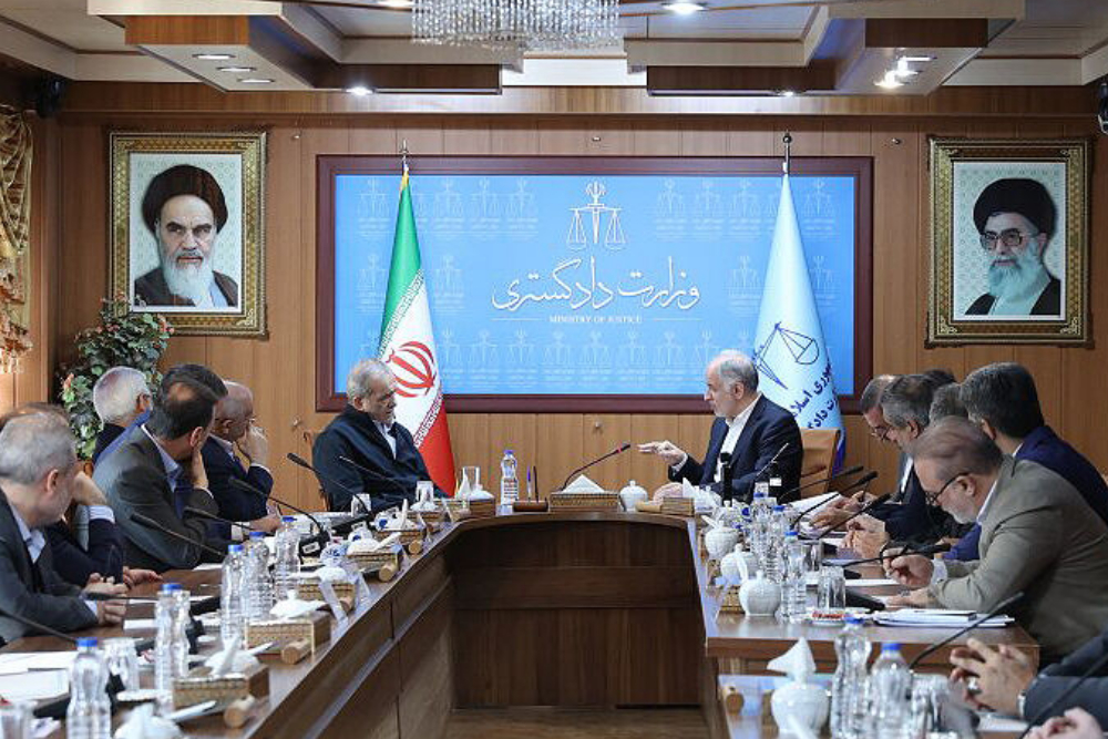 پزشکیان: باید با روش‌های پایش نوین از وقوع فساد جلوگیری کرد