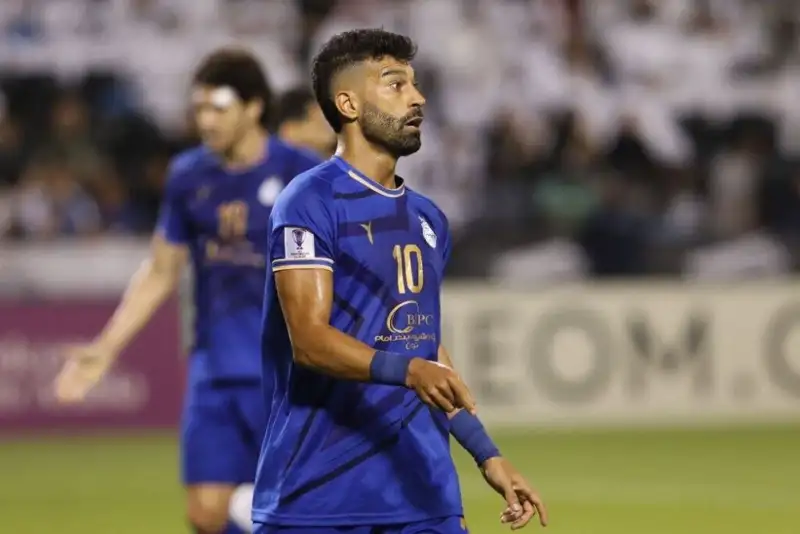 ضربه رامین رضاییان به تیر دروازه فولاد برخورد کرد + فیلم