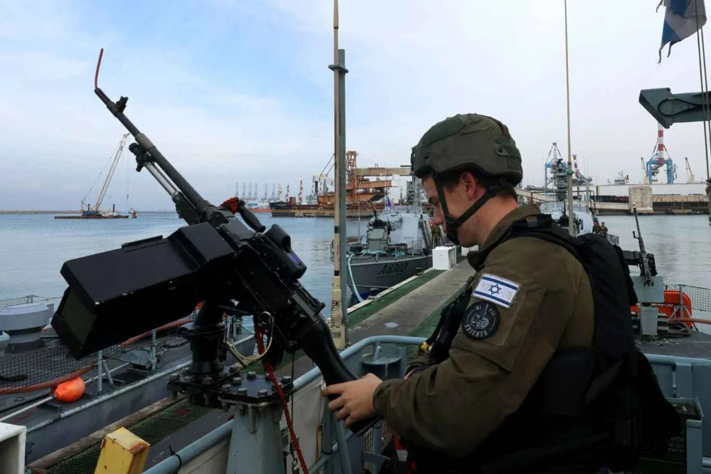 בעקבות עתירת הטייסים, 150 קציני ים ישראלים דורשים להפסיק את הלחימה בעזה.