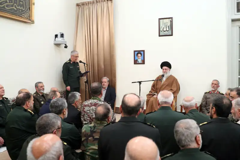 رهبر معظم انقلاب اسلامی: اسم جمهوری اسلامی دشمن را نمی‌ترساند، استقلال ما می‌ترساند!