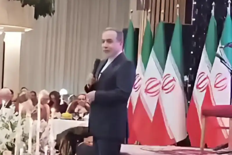 اجرای ترانه پرسون پرسون دلکش توسط سفیر کره جنوبی در میهمانی وزارت خارجه+فیلم