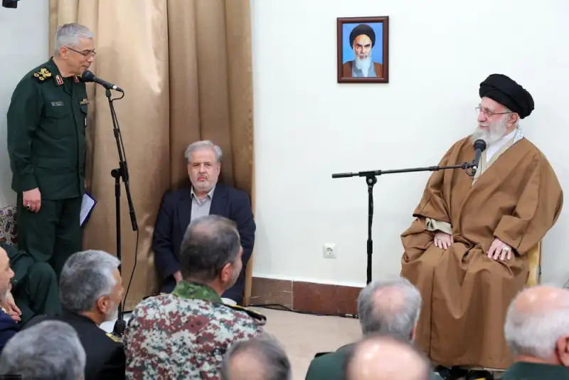 گزارش تصویری | دیدار جمعی از فرماندهان نیروهای مسلح با رهبر انقلاب