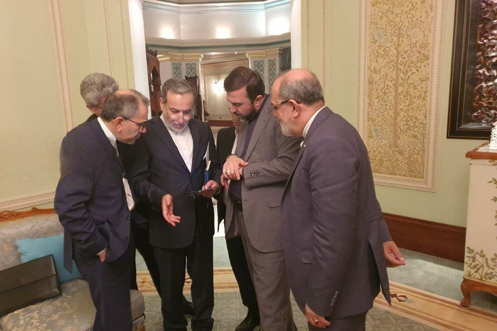 ماجرای خودنویس طلا در میز مذاکرات