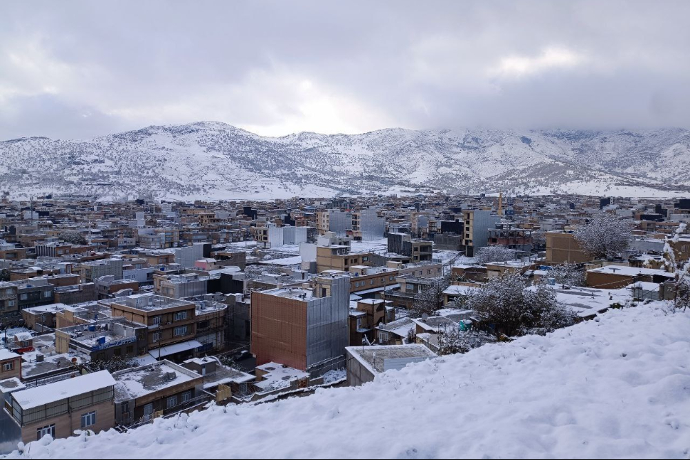 بارش برف در شمال‌غرب و کاهش دما در نیمه غربی و مرکزی کشور / هشدار درباره خسارت به باغات