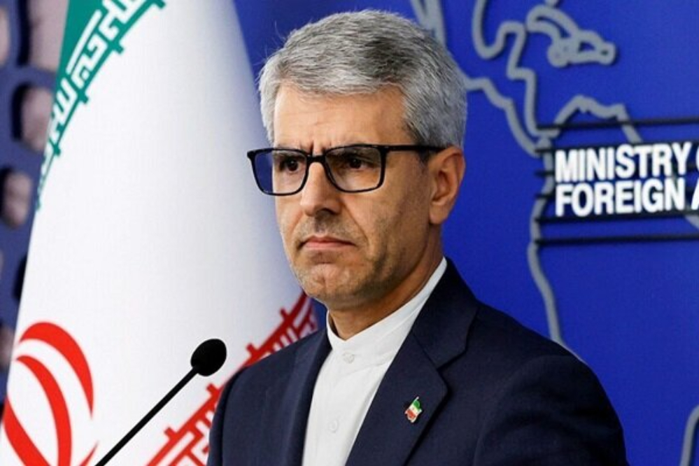 الخارجية الإيرانية: ندين الهجمات العسكرية الأمريكية على البنية التحتية للموانئ اليمنية