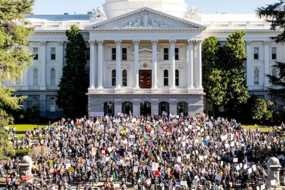 Массовые протесты против Трампа в 700 населенных пунктах США