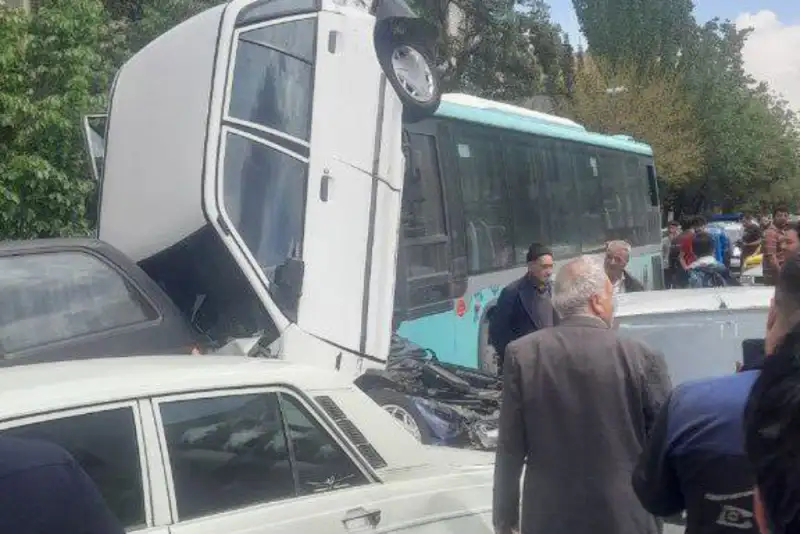 اتوبوس شهری در تبریز حادثه آفرید!