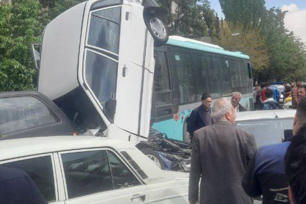 اتوبوس شهری در تبریز حادثه آفرید!