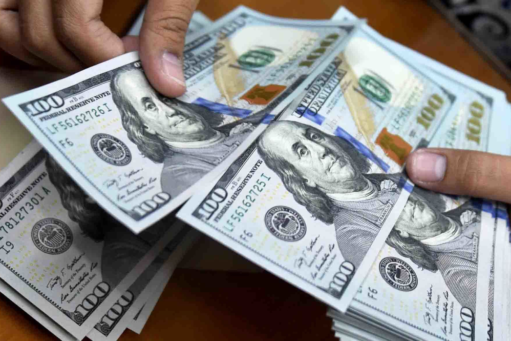 دلار از قله 97 هزار تومانی عقب نشست
