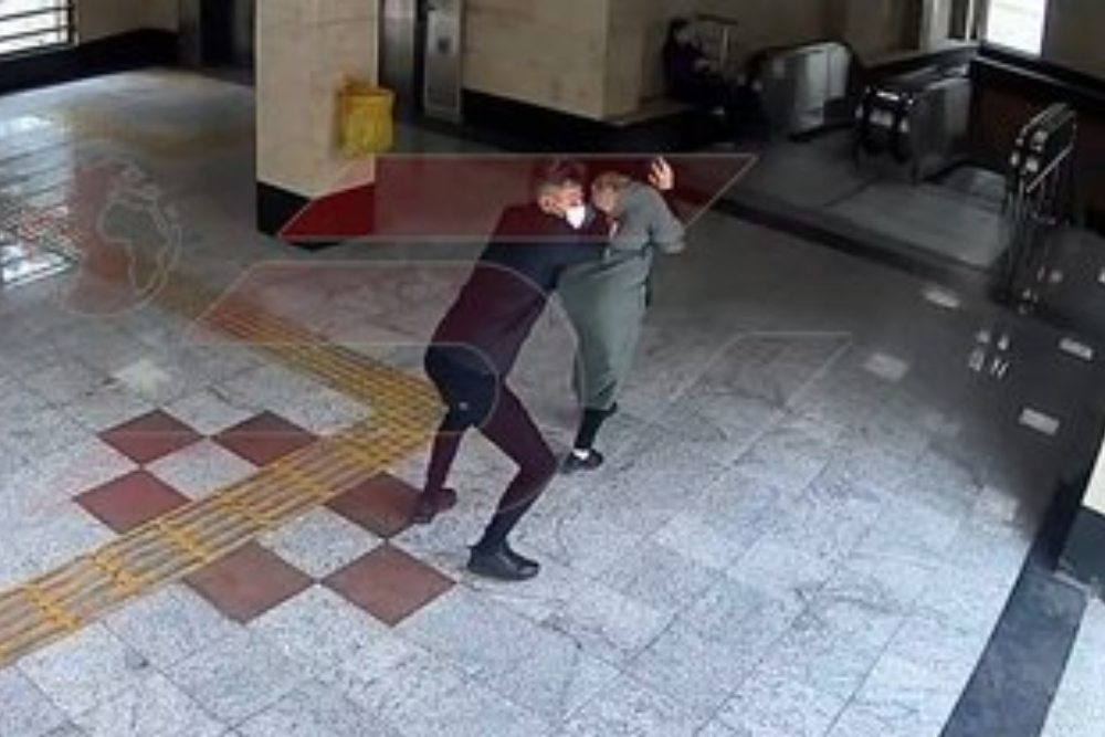 زن جوان در دام زورگیران موتورسوار مقابل مترو شهید محلاتی+فیلم