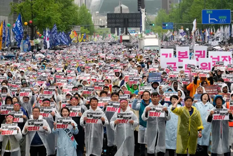 گزارش تصویری | راهپمایی و اعتراضات کارگران در روز جهانی کارگر در نقاط مختلف جهان