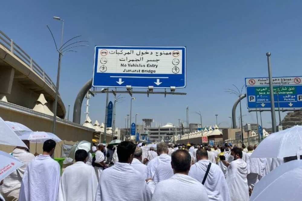 إيران تبدأ رحلات الحج غداً الإثنين