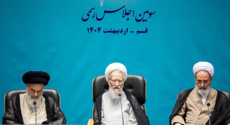 سخنی با رئیس مجلس خبرگان و پیشنهادش برای ترویج حجاب