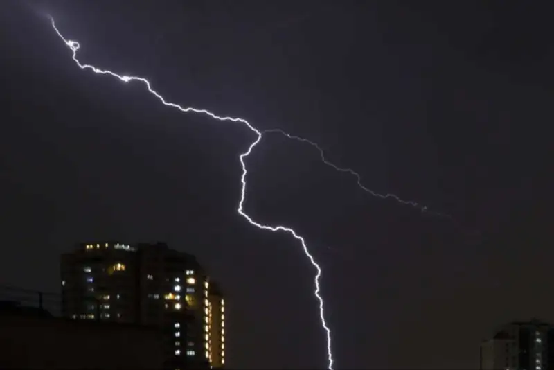 توده های تندری امشب هم مزاحم تهرانی ها هستند