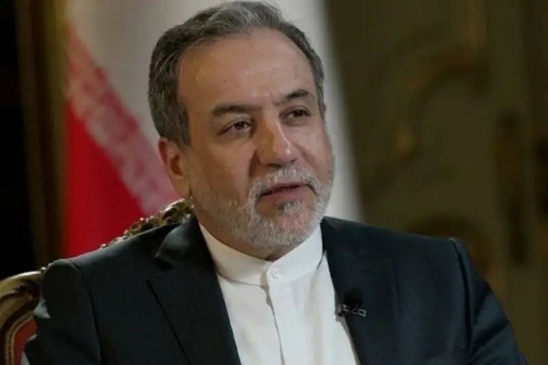 عراقچی: دعوت به خویشتن‌داری را نمی‌پذیریم